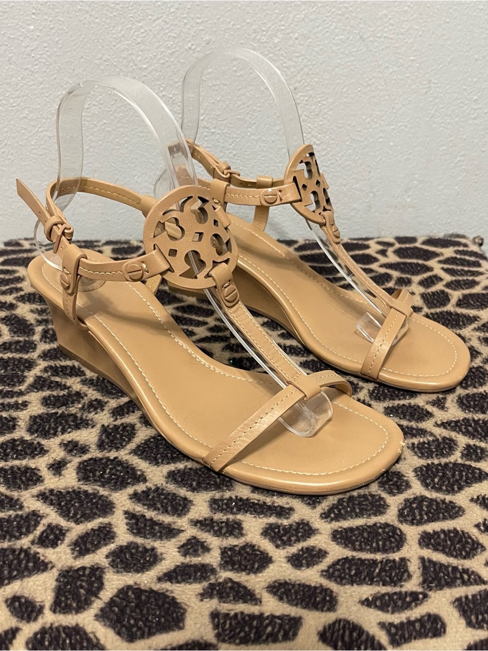 Tory Burch Miller T Strap Wedge Sandals Tan Leather Summer Womens 7.5